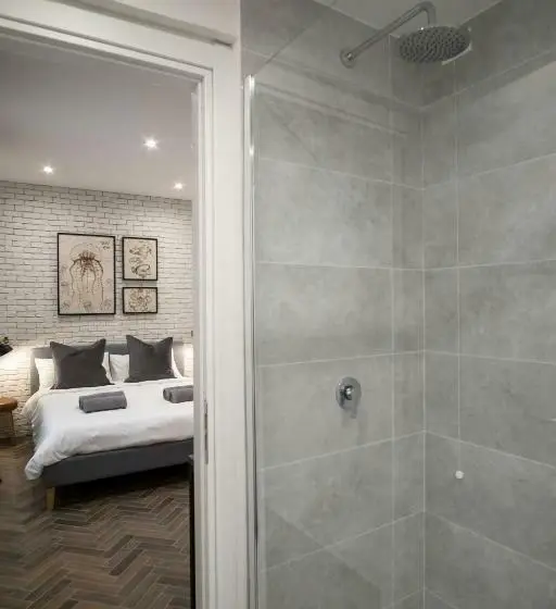 اتاق استاندارد, The Gallery 42 Guest House