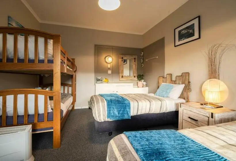 اتاق استاندارد چهارنفره با سرویس بهداشتی مشترک, Oamaru Backpackers