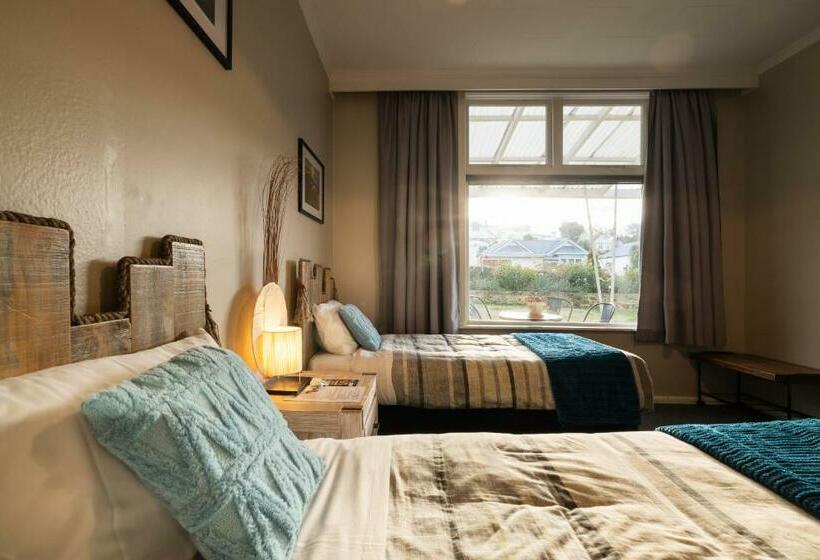 חדר סטנדרטי לארבעה עם חדר אמבטיה משותף, Oamaru Backpackers