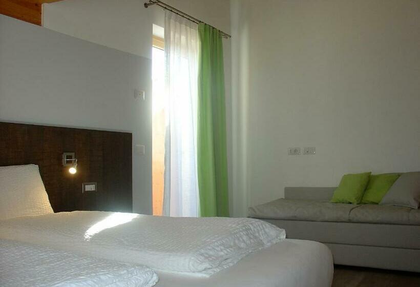 غرفة قياسية ثلاثية, Agriturismo Girasole