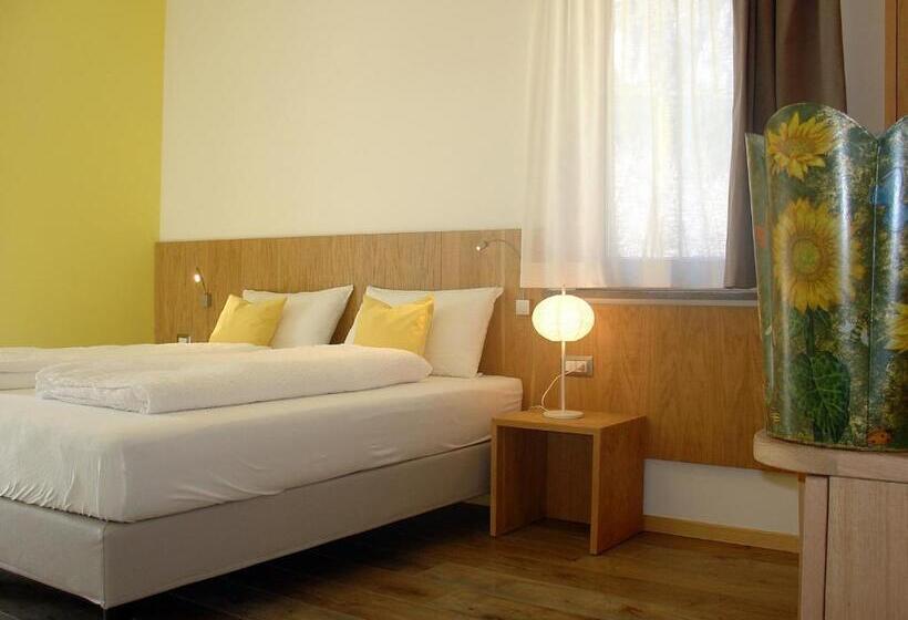 جناح جونيور, Agriturismo Girasole