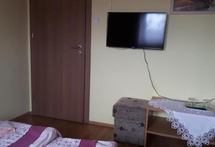 Номер Стандарт, Napsugár Panzió