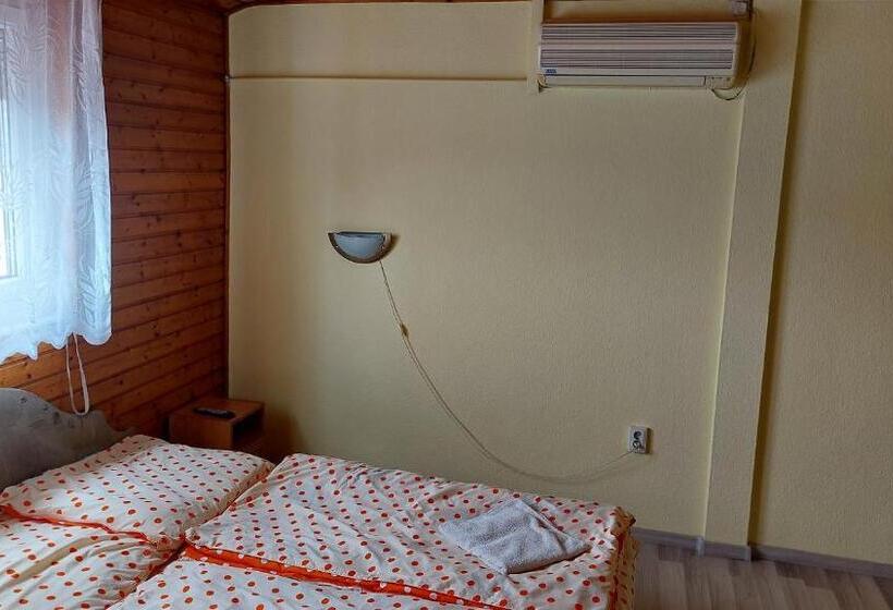 Номер Стандарт, Napsugár Panzió