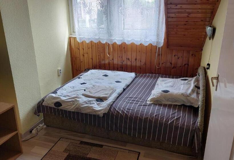 Номер Стандарт, Napsugár Panzió
