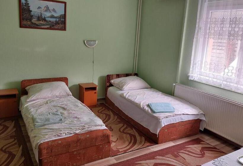Номер Стандарт Трехместный, Napsugár Panzió