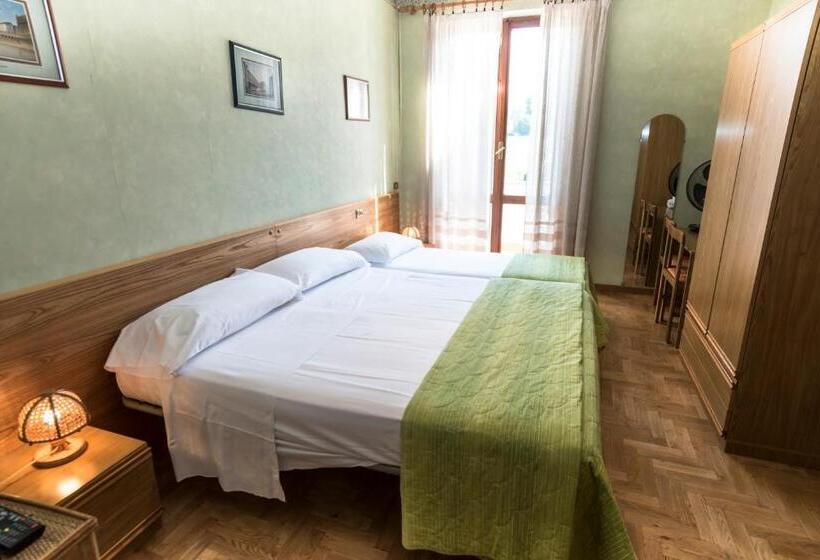 트리플 클래식 룸, Camere R 75