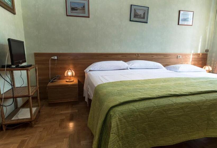 트리플 클래식 룸, Camere R 75