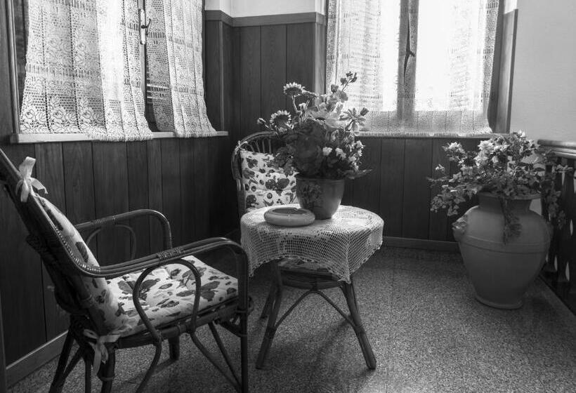 트리플 클래식 룸, Camere R 75