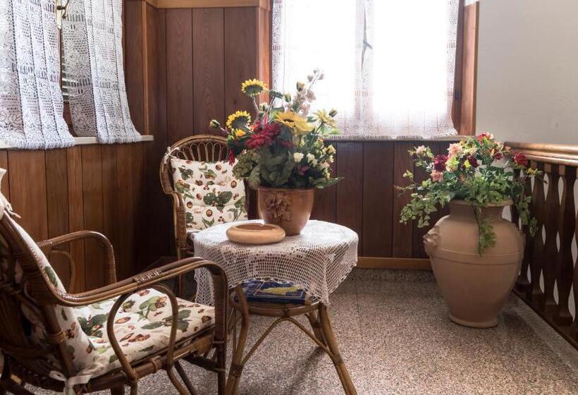 Трехместный Номер Классика, Camere R 75