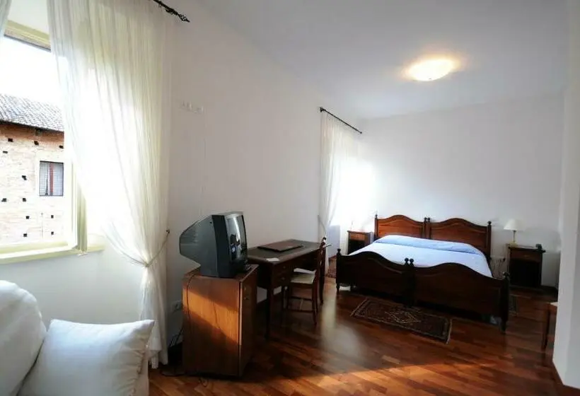 スタンダードトリプルルーム, Guest House Domus Urbino