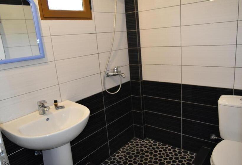 Трехместный Номер Стандарт Вид на Сад, Guesthouse Rondo
