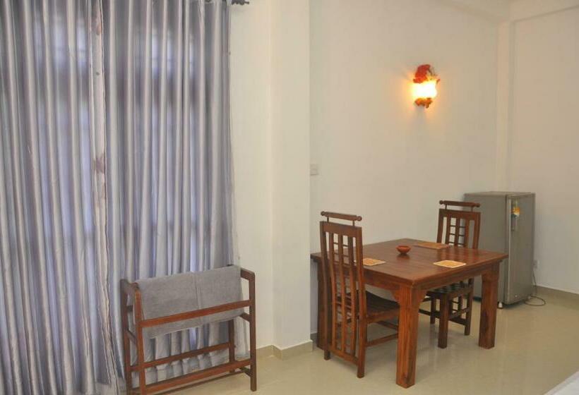 اتاق لوکس با بالکن, Hiru Resort Inn Unawatuna