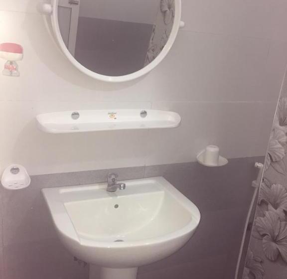 اتاق لوکس با بالکن, Hiru Resort Inn Unawatuna