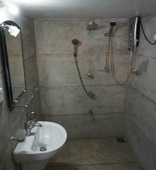 Номер Стандарт, Singhe House