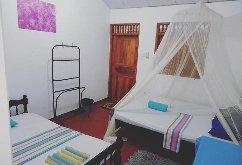 חדר סטנדרט לשלושה, Viraj S Garden