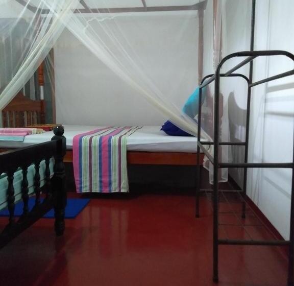 חדר סטנדרט לשלושה, Viraj S Garden