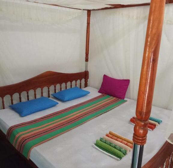 חדר אקונומי, Viraj S Garden