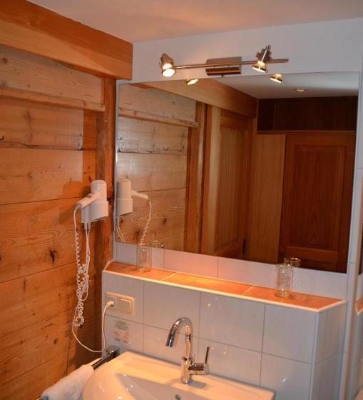 Quarto Estandar com Sacada, Berggasthaus Weingarten