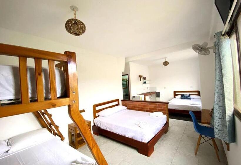 Superior Familjerum, Whale House