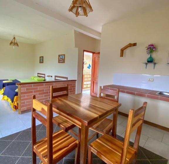 Superior Familjerum, Whale House