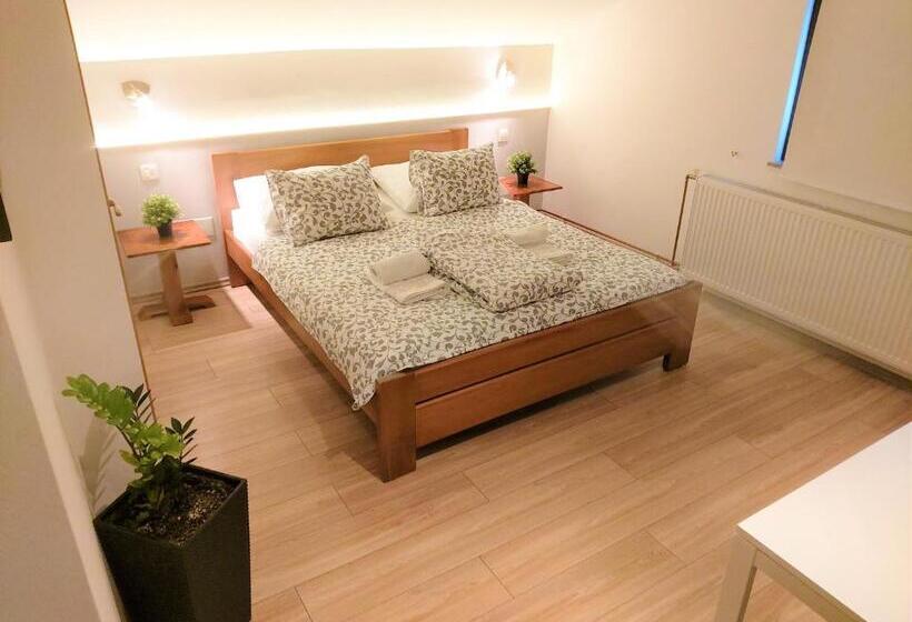 חדר סטנדרט עם מרפסת, 16 Lakes Guesthouse