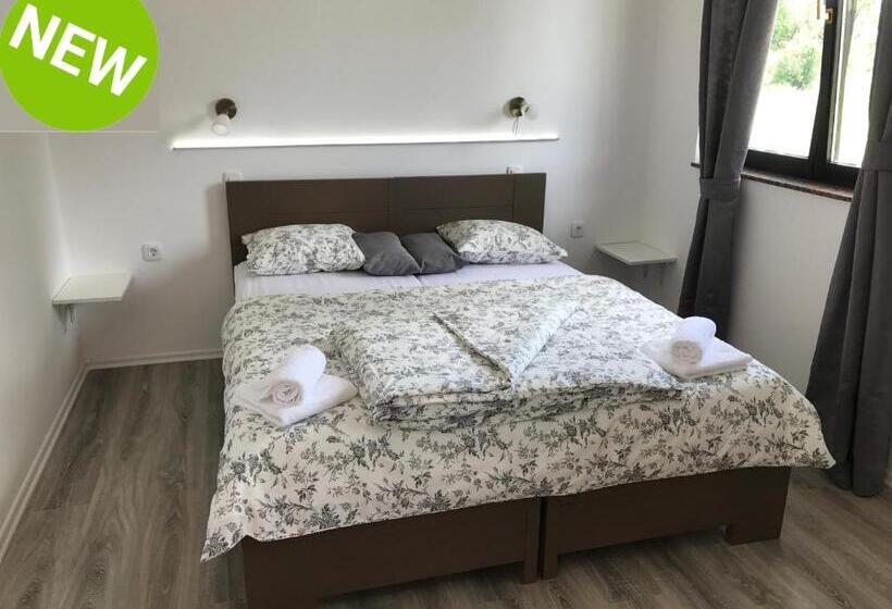 חדר קלאסי לארבעה, 16 Lakes Guesthouse