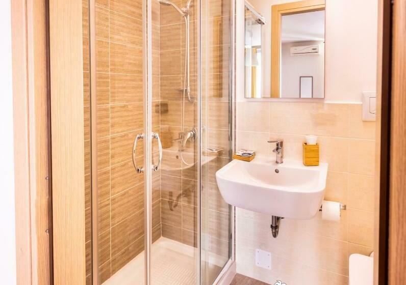 اتاق استاندارد, Akrai