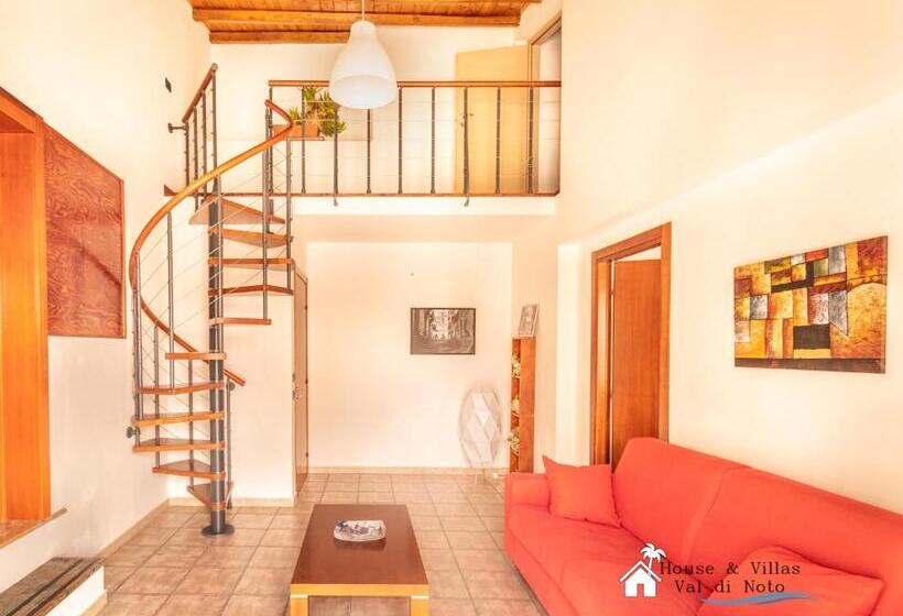 Standard room with outdoor bath, Akrai