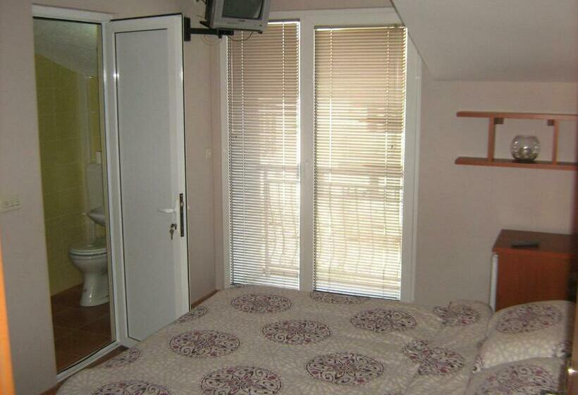 اتاق استاندارد با بالکن, Mitko S Guest House