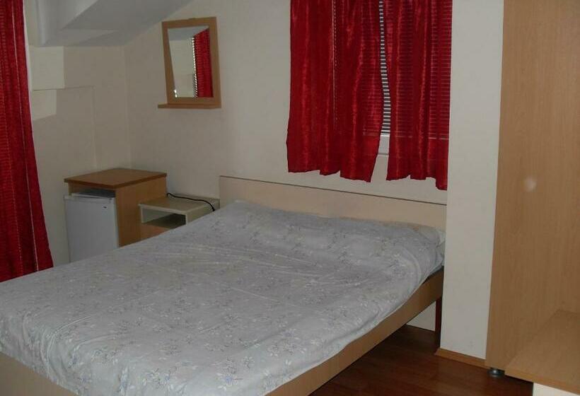 اتاق استاندارد با بالکن, Mitko S Guest House