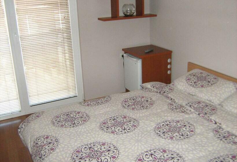 اتاق استاندارد با بالکن, Mitko S Guest House