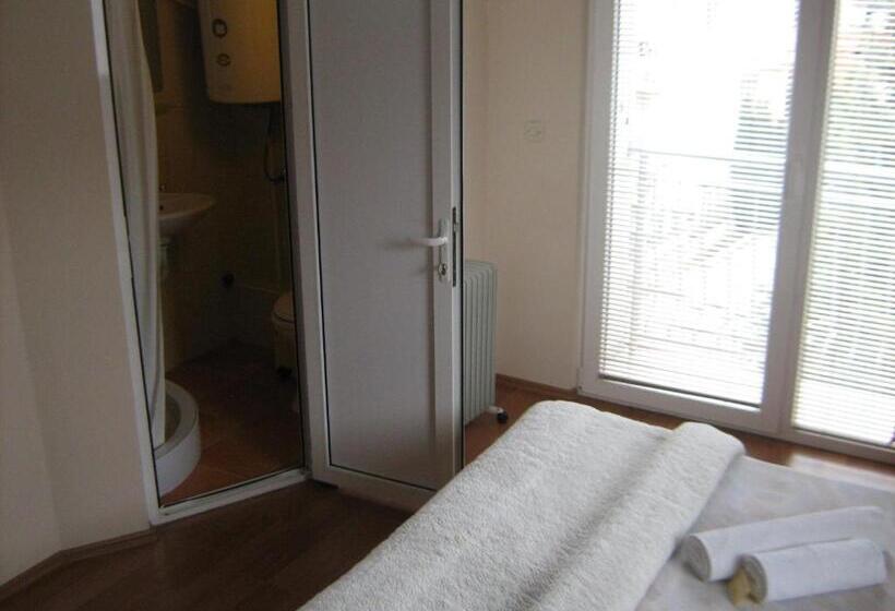 اتاق استاندارد با بالکن, Mitko S Guest House