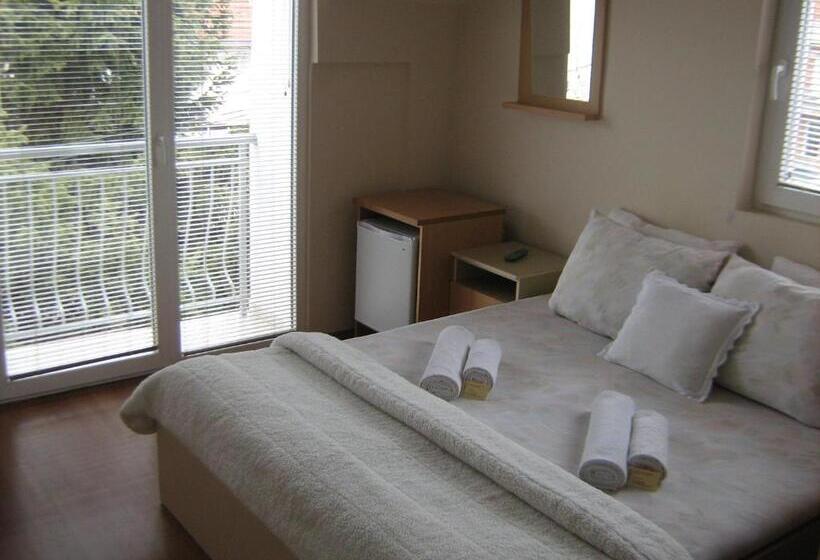 اتاق استاندارد با بالکن, Mitko S Guest House