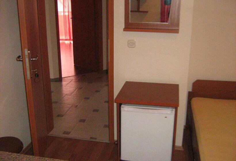 اتاق استاندارد با بالکن, Mitko S Guest House