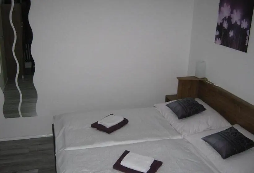 Standard Kolmen Hengen Huone, Penzion Gerta
