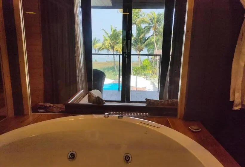 ハイドロマッサージバス付きスイート, Maliekal Heritance Cherai Beach Cochin