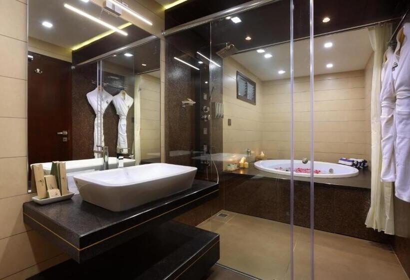 스탠다드 자쿠지 룸, Maliekal Heritance Cherai Beach Cochin