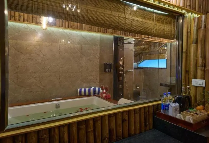 オーシャンビューデラックスルームバルコニー付き, Maliekal Heritance Cherai Beach Cochin