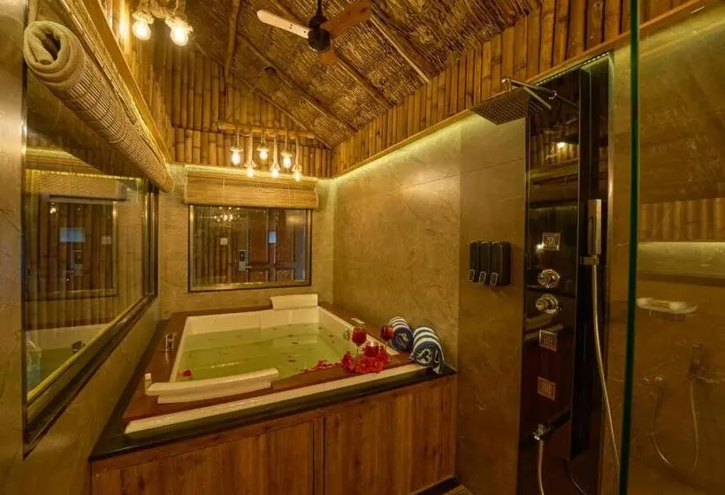 オーシャンビューデラックスルームバルコニー付き, Maliekal Heritance Cherai Beach Cochin