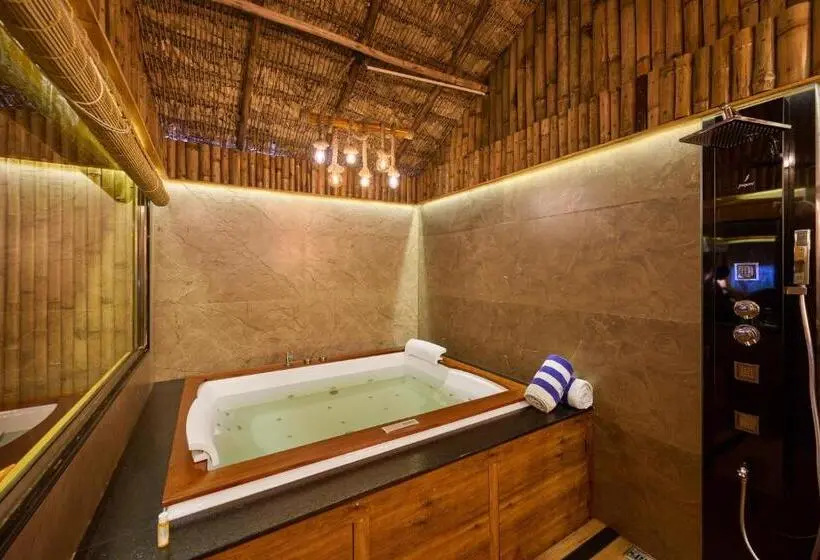 オーシャンビューデラックスルームバルコニー付き, Maliekal Heritance Cherai Beach Cochin