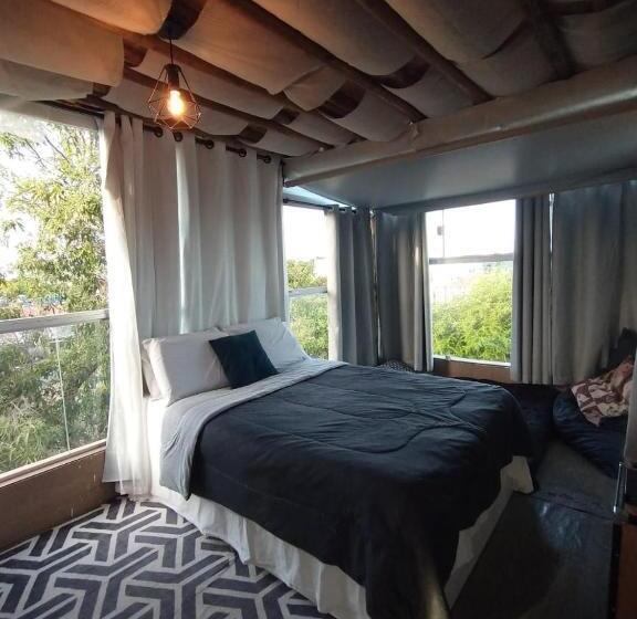 נוף לבריכה, Galinha D'angola