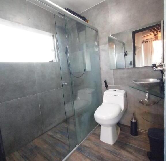 נוף לבריכה, Galinha D'angola