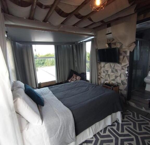 נוף לבריכה, Galinha D'angola