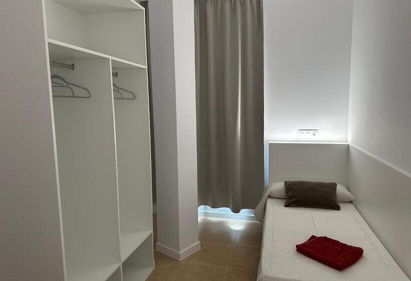 اتاق استاندارد با سرویس بهداشتی مشترک, Albergue O Pedrón Hostel & Rooms