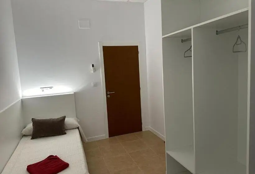 اتاق استاندارد با سرویس بهداشتی مشترک, Albergue O Pedrón Hostel & Rooms