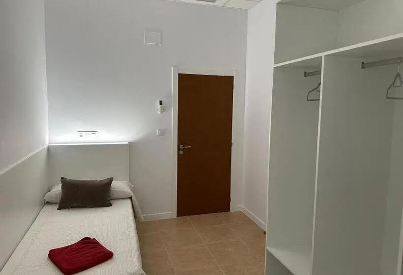 اتاق استاندارد با سرویس بهداشتی مشترک, Albergue O Pedrón Hostel & Rooms