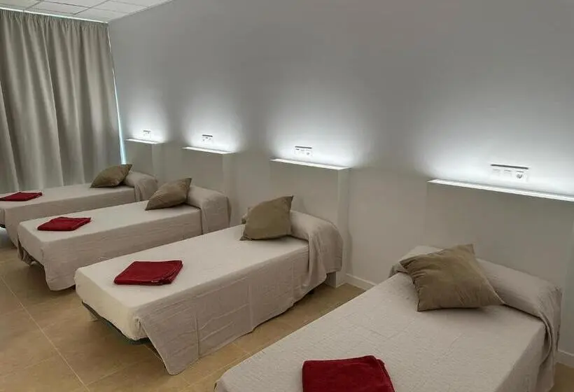 اتاق استاندارد چهارنفره با سرویس بهداشتی مشترک, Albergue O Pedrón Hostel & Rooms