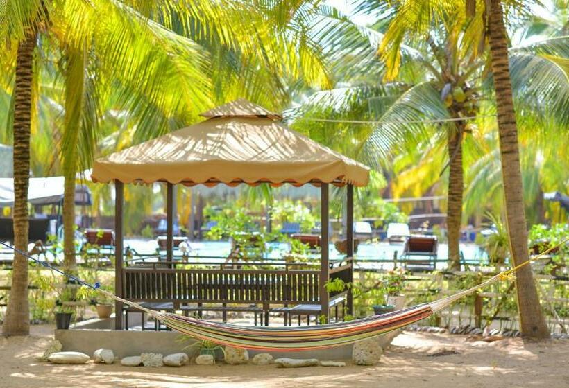 غرفة قياسية مطلّة علي حمام السباحة, De Silva Palm Resort