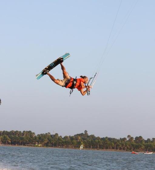 غرفة قياسية مطلّة علي حمام السباحة, De Silva Palm Resort