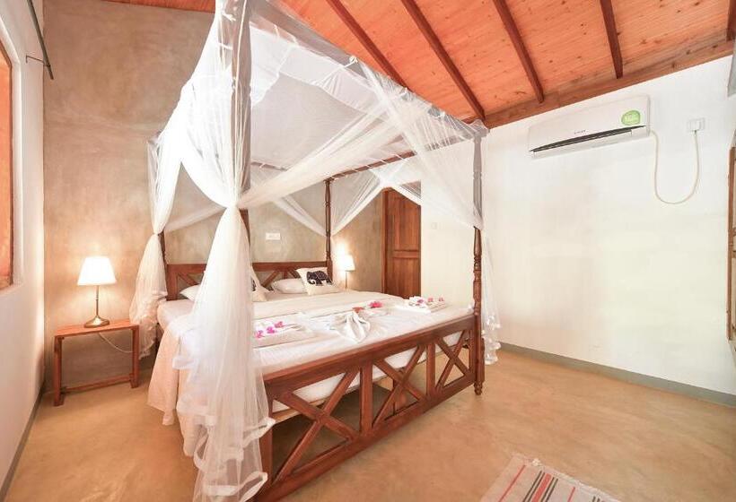 اتاق استاندارد با چشم‌انداز استخر, De Silva Palm Resort
